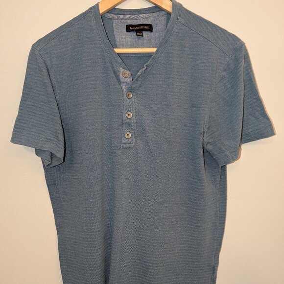 Men's Banana Republic Blue Henley T-Shirt - Picture 1 of 6